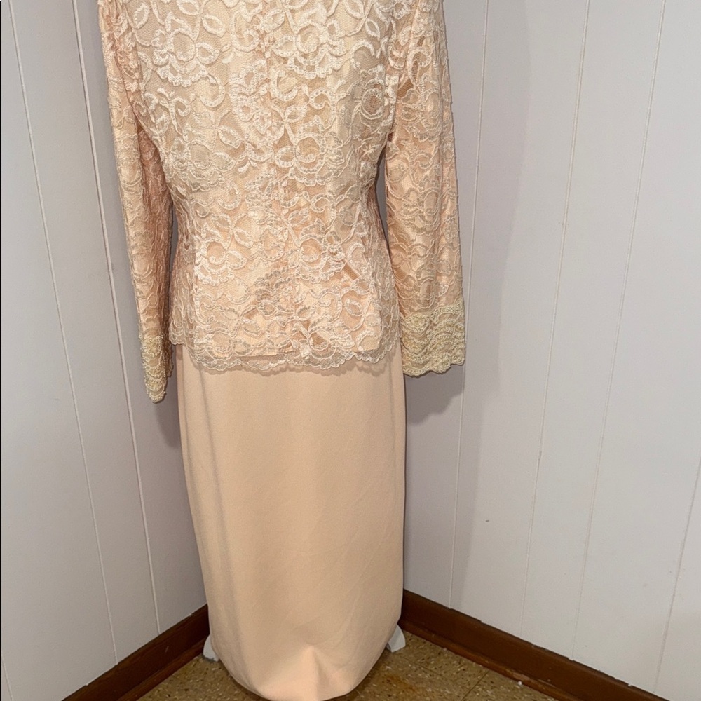 Elegant Lace Overlay Peach Dress Set - Picture 8 of 11